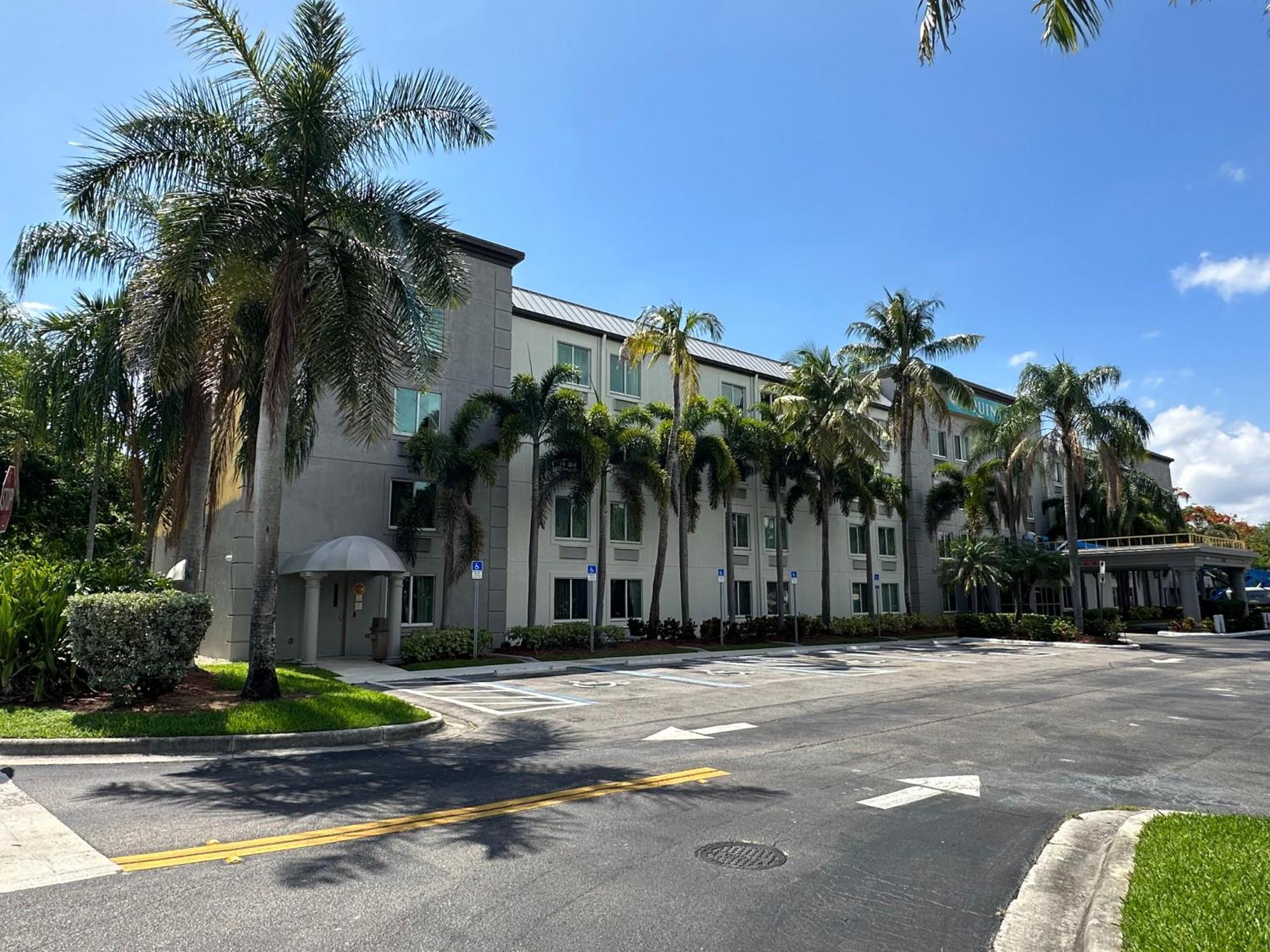 La Quinta Inn & Suites By Wyndham Sawgrass Санрайз Экстерьер фото